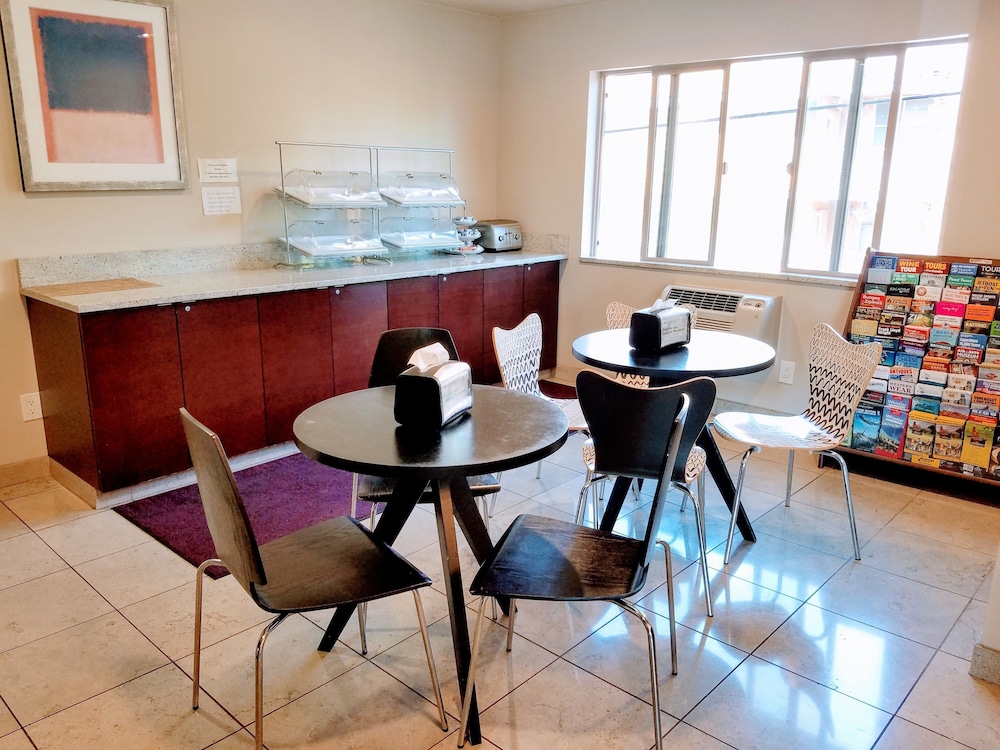 Aladdin Inn Suites 29/41