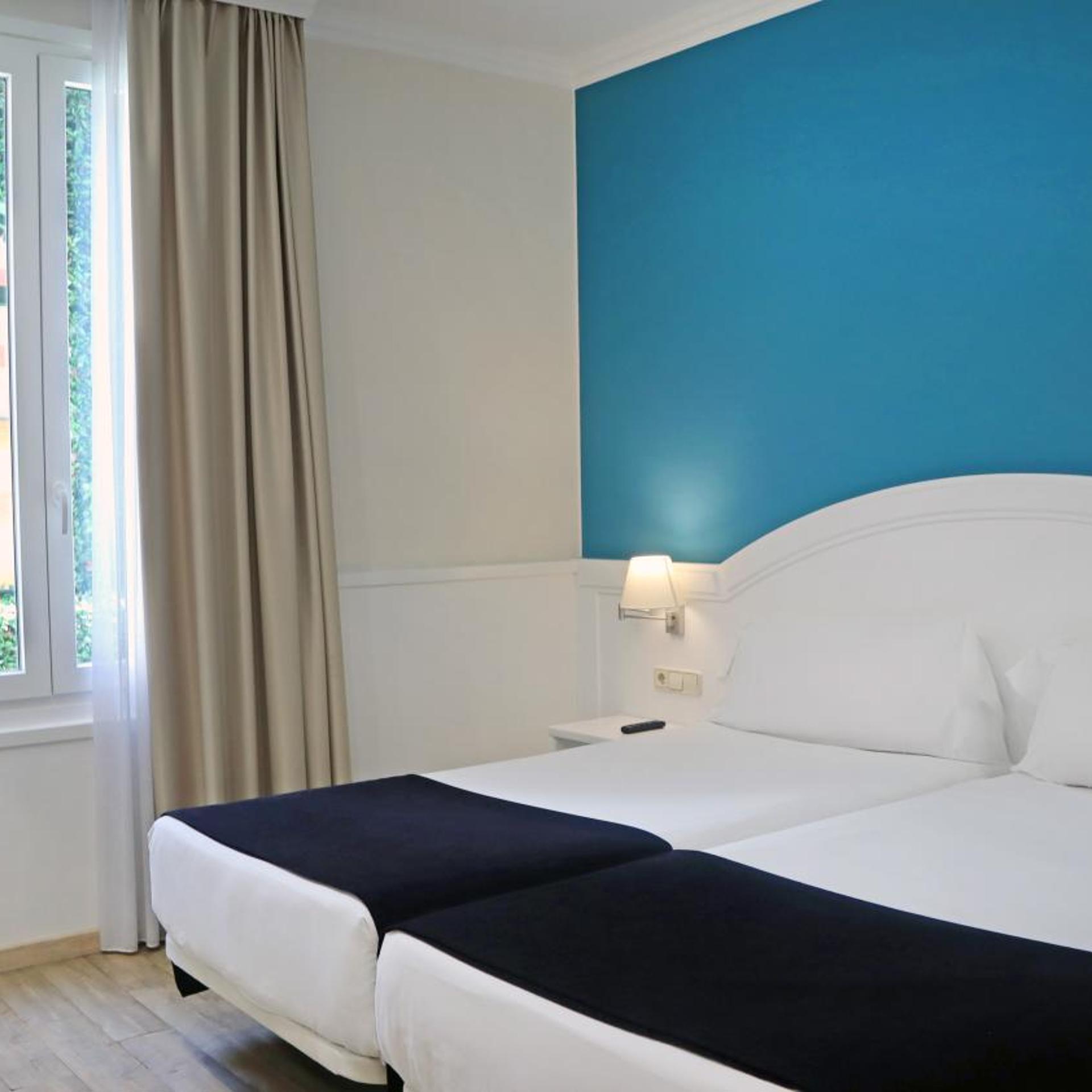 Room, Twin Beds