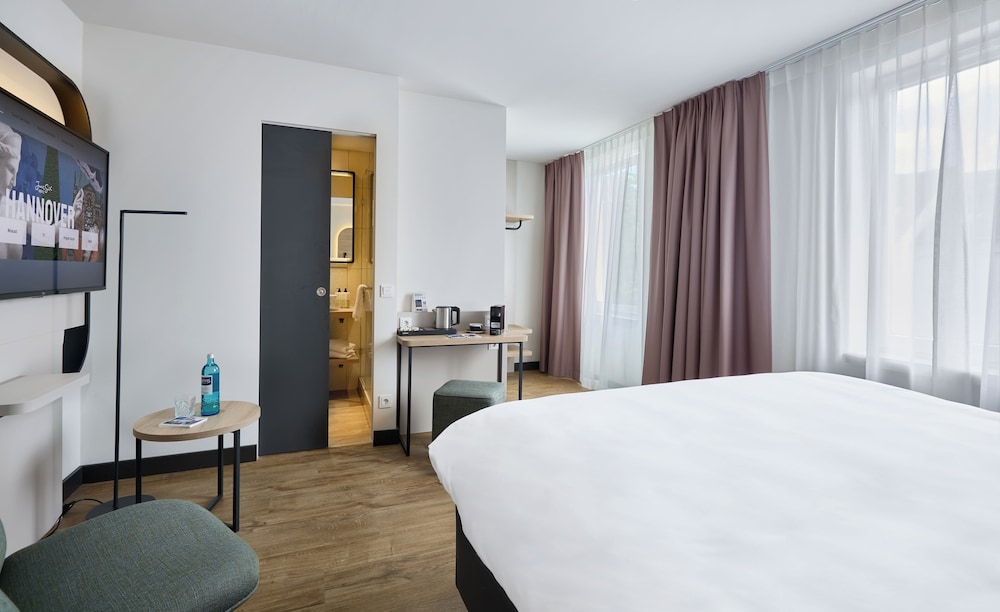 BUSINESS, DOUBLE BED, BALCONY