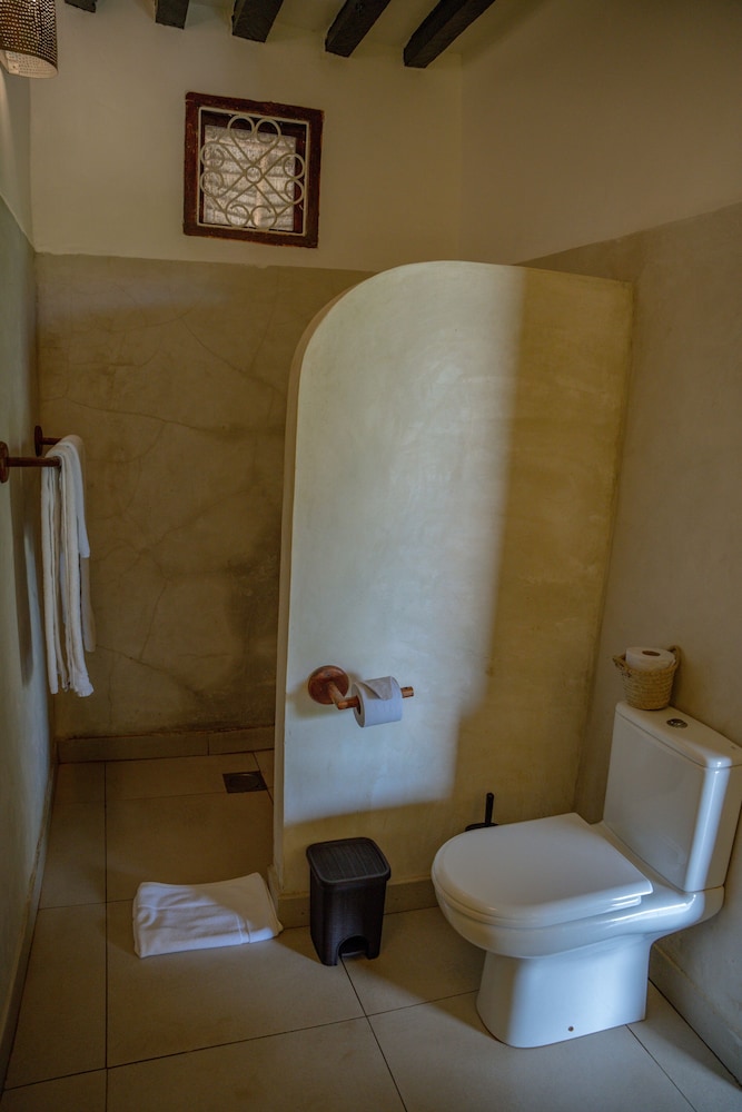 Aluna Beach Lodge 49/50