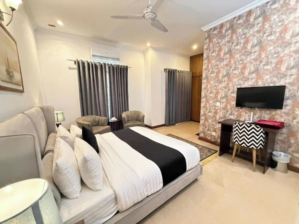 Rhodium Elite Hotel 40/56