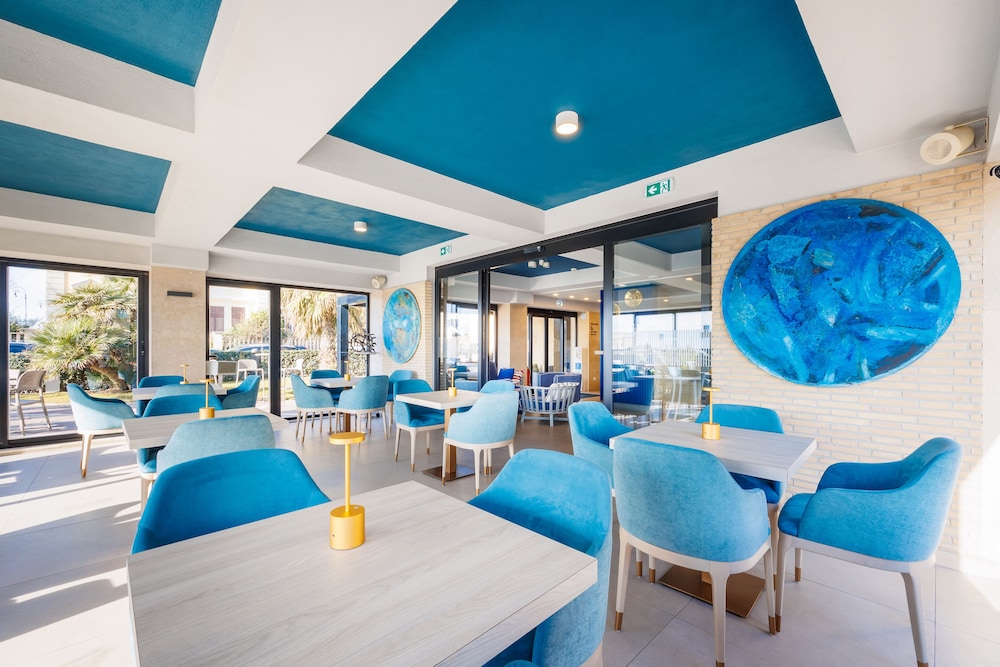 Fly Deco Hotel 54/66