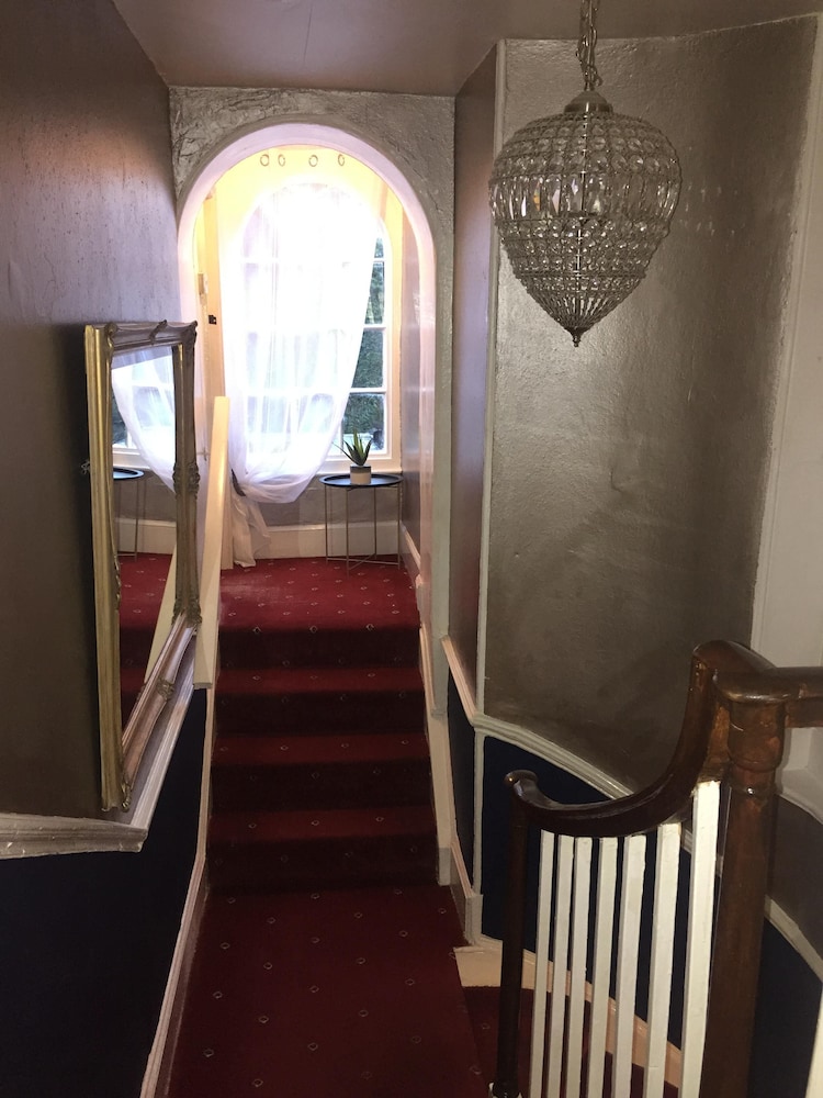 Castle Lodge Hotel 49/63