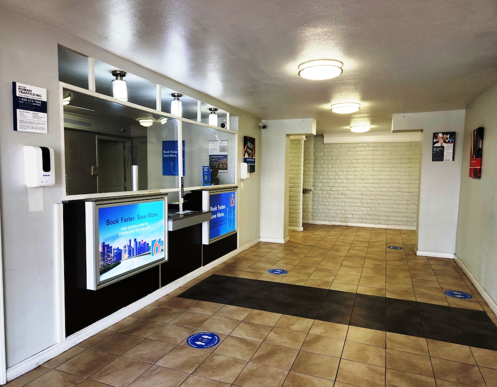 Lobby at Studio6 Baytown, TX - Garth Road, BAYTOWN - TX