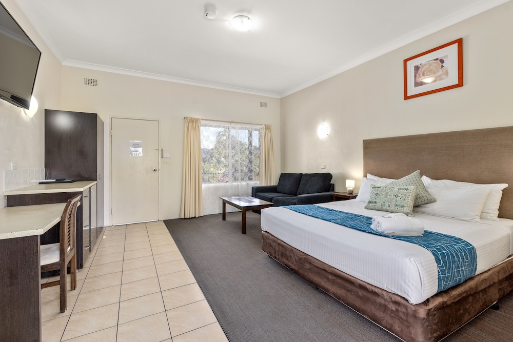 EXECUTIVE, KING BED