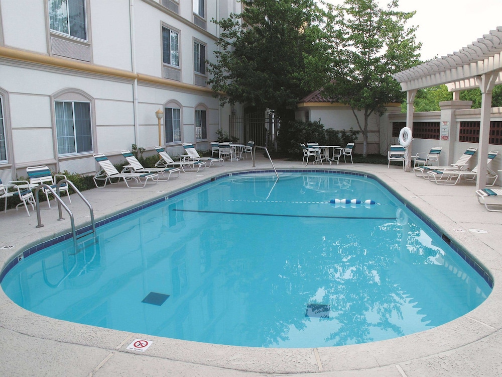 La Quinta Inn Suites St Louis Westport 1/49