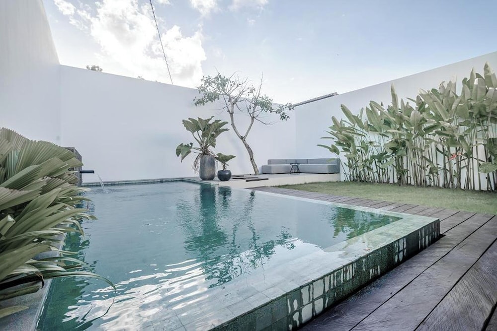 Mile Stone Villa 32/35
