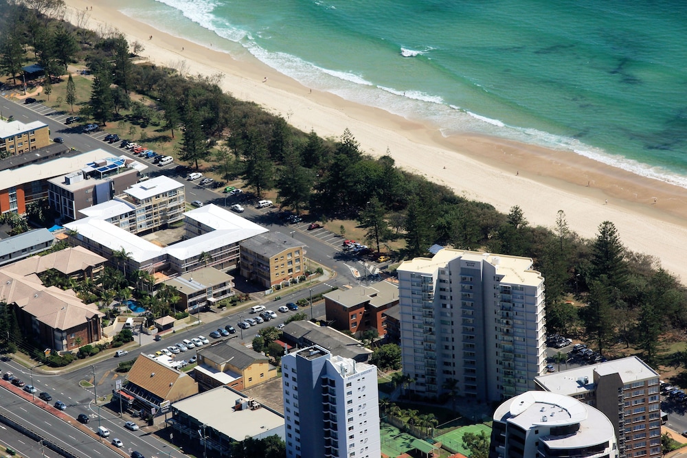 Pacific Regis Apartments 13/79