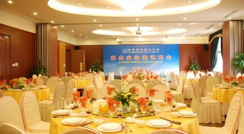 Zhangjiagang Guomao Hotel 26/42