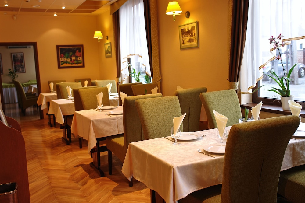 KORONA PENSION RESTAURANT 31/40
