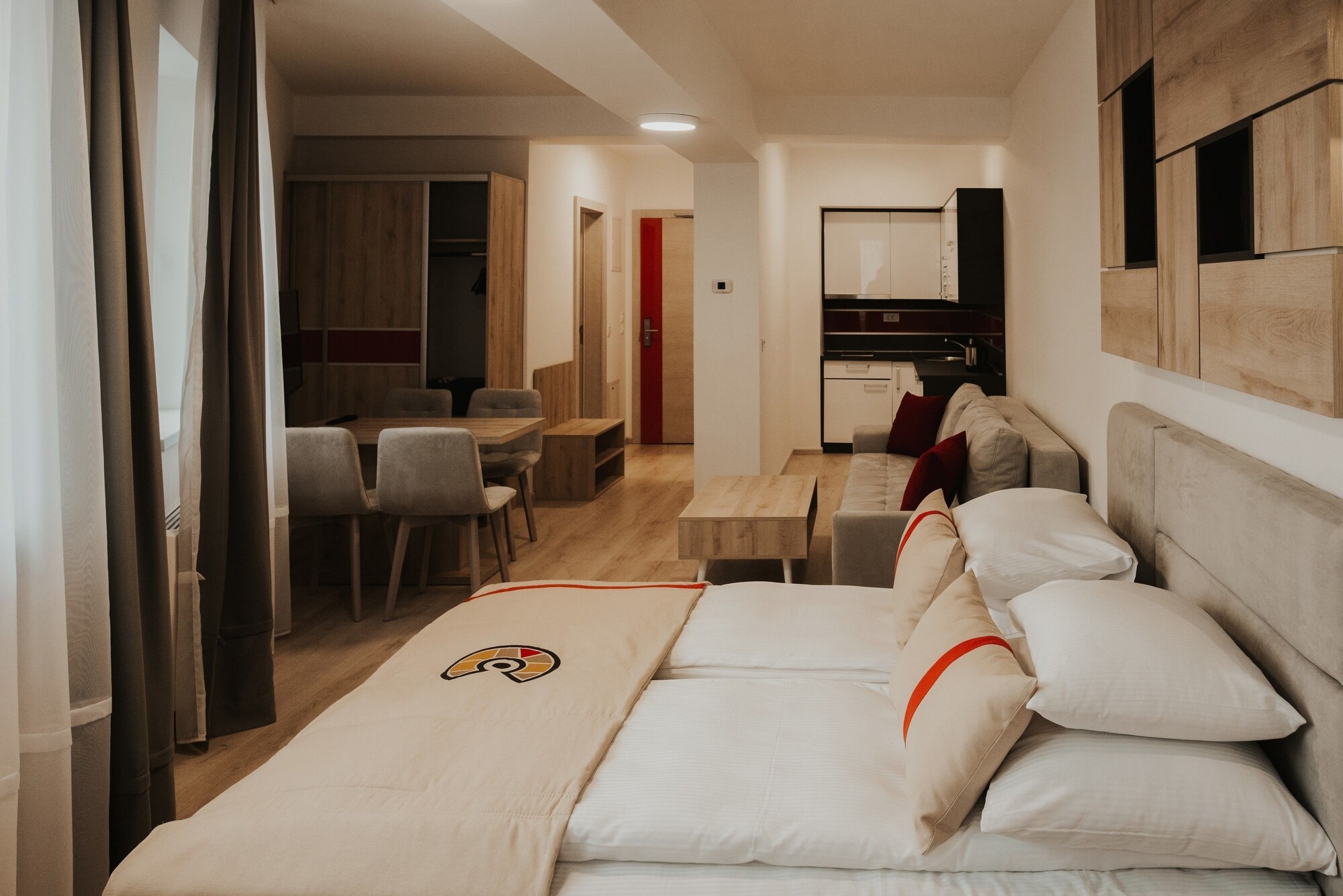 SUPERIOR, STUDIO, SUITE, KING BED, CITY VIEW, SOFA
