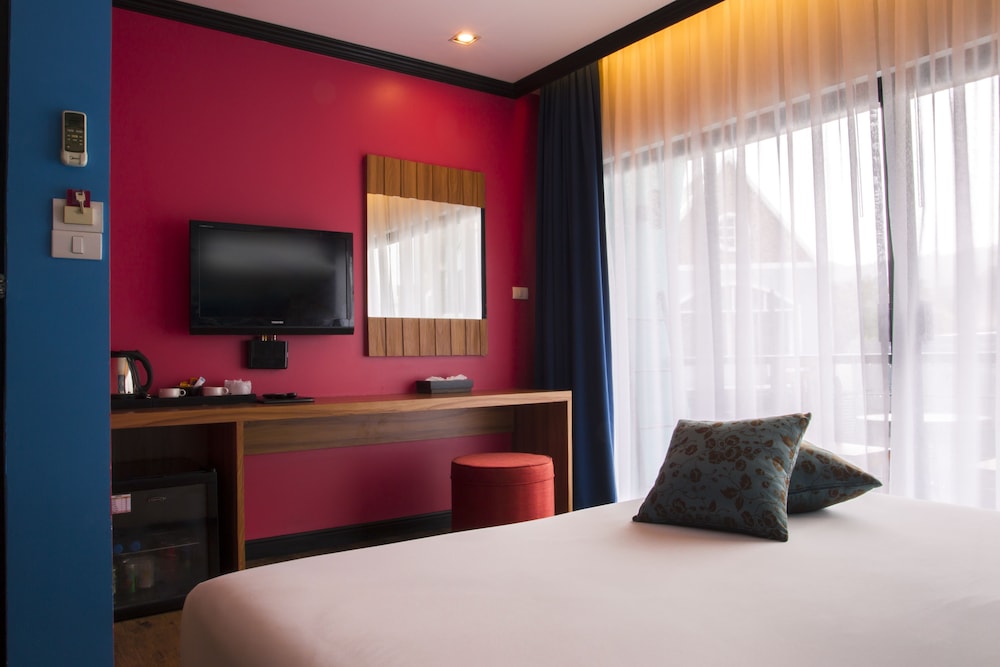 MUST SEA HOTEL(FORMERLY MUSSEE KATA BOUTIQUE) 9/70