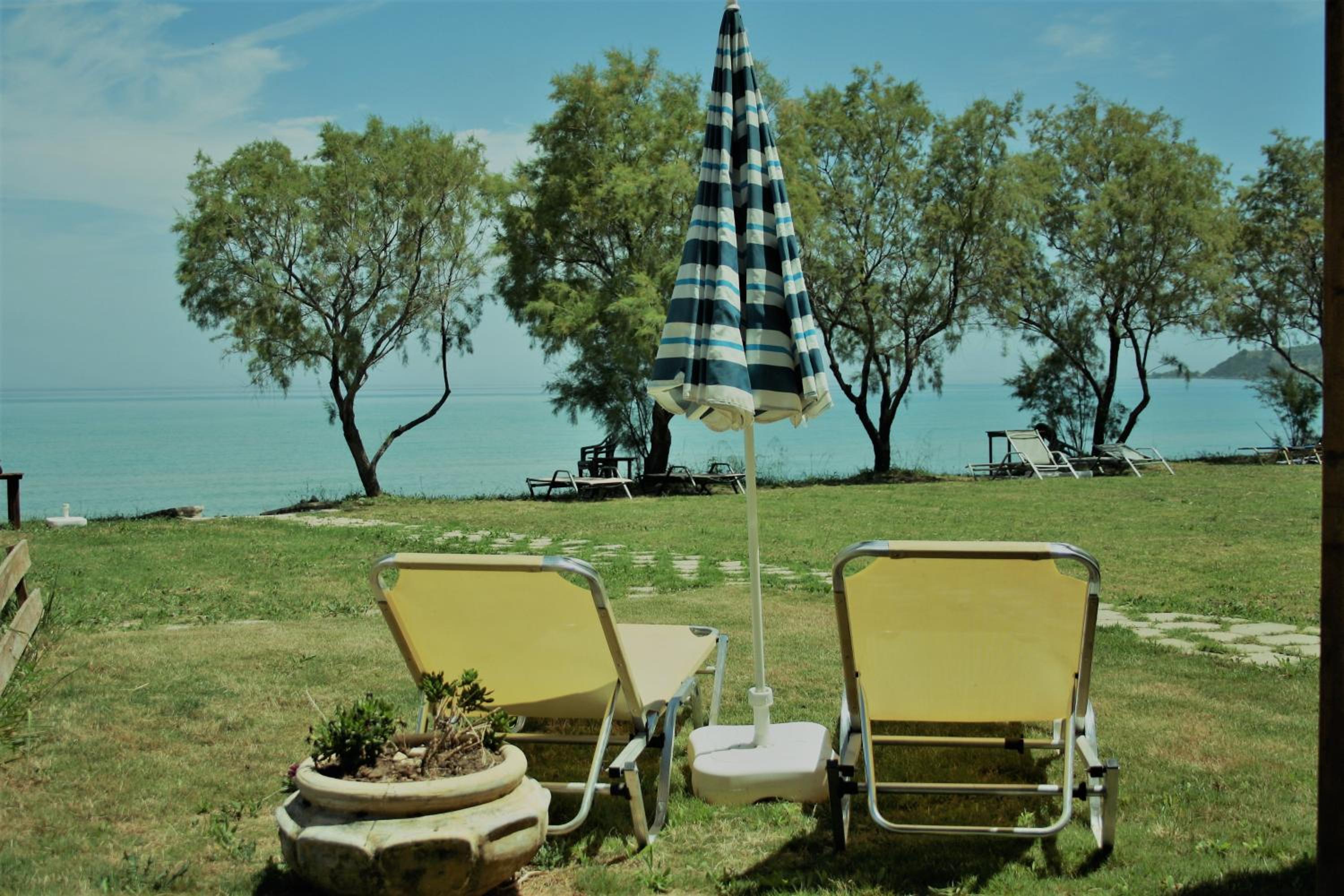 Laura Beach House 24/52