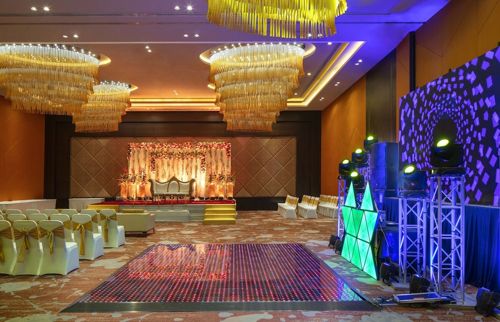 Radisson Blu Faridabad 15/75