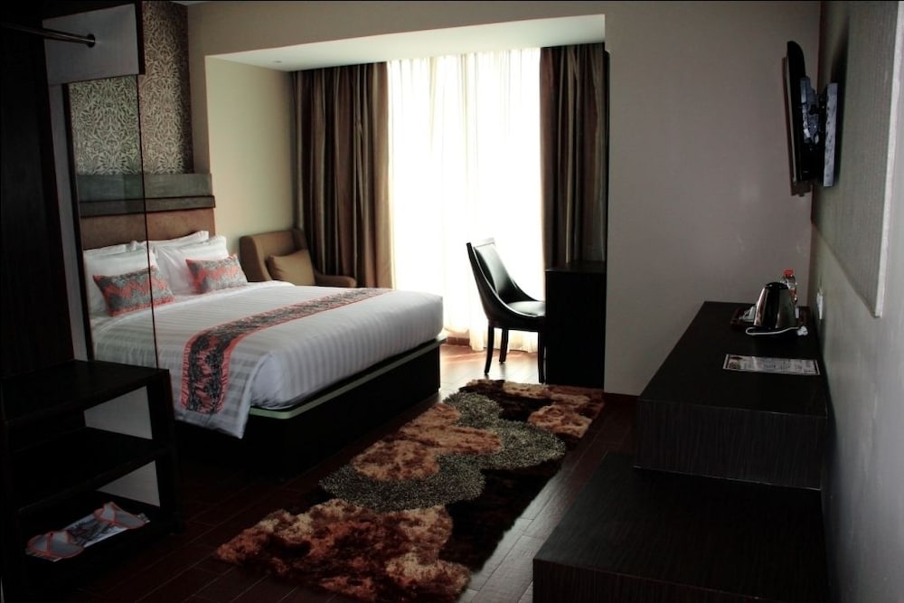 THE BELAGRI HOTEL AND CONVENTION 27/62