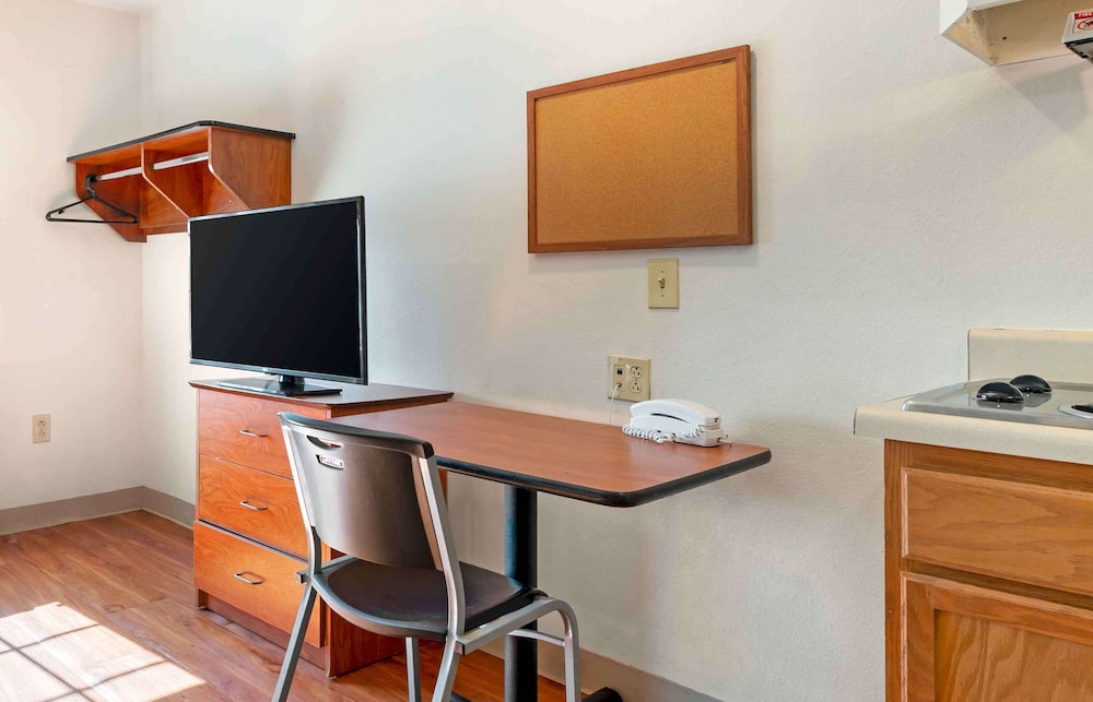 Studio 6 Extended Stay Cincinnati Sharonville OH 27/44