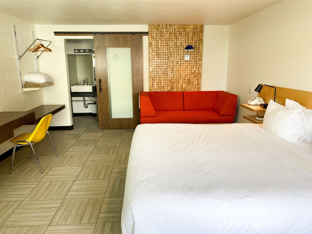 University Inn 15/63