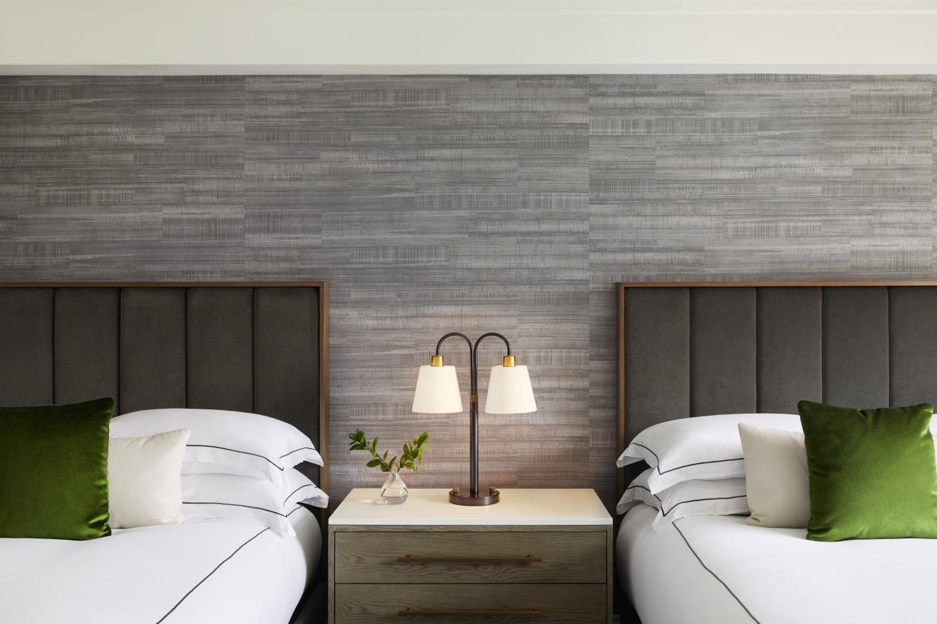Essential, 2 Queen Beds, Courtyard View
