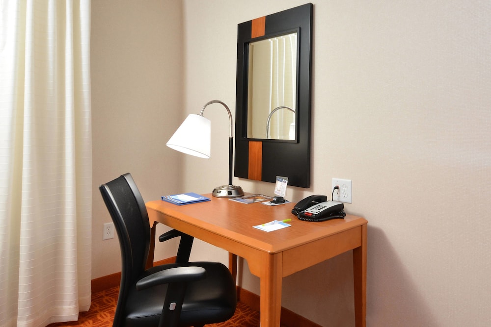 Fairfield Inn Suites Wytheville 35/36