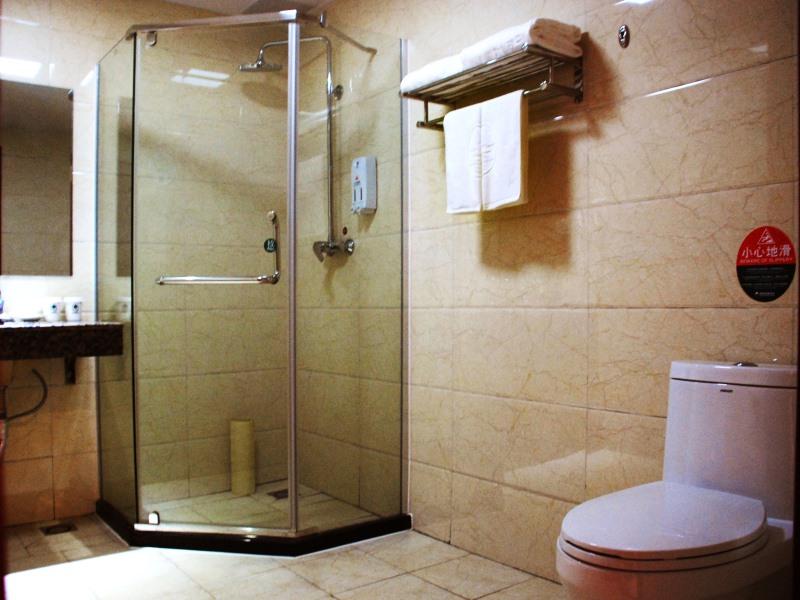 GreenTree Inn ShanDong WeiFang LinQu ZhanQian Road LuChuan Business Hotel 39/43