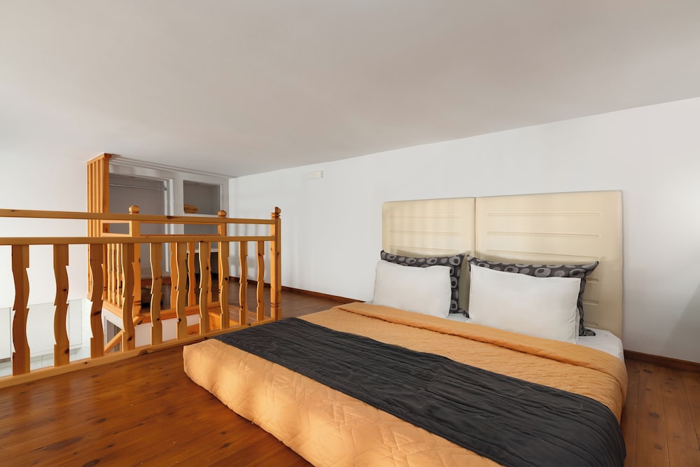 Vlycha Beach Studios & Apartments 11/71
