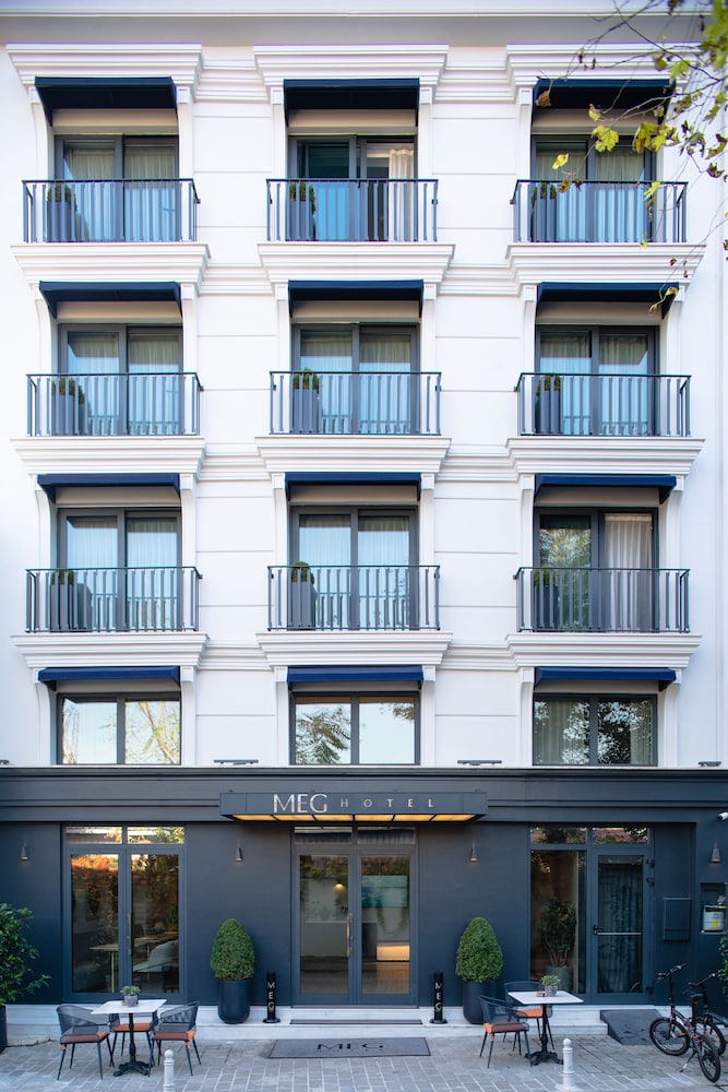 Meg Hotel 2/50