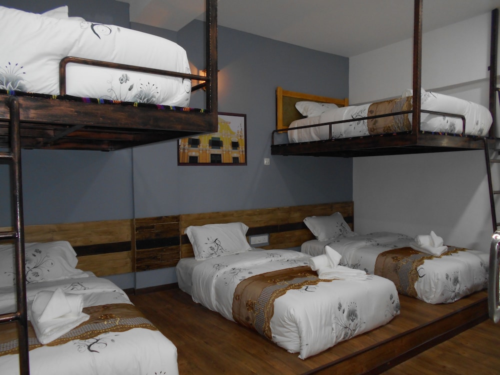 PI Grand Hotel 25/52