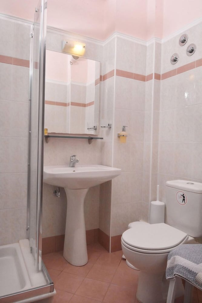 Hotel Ioni 16/50