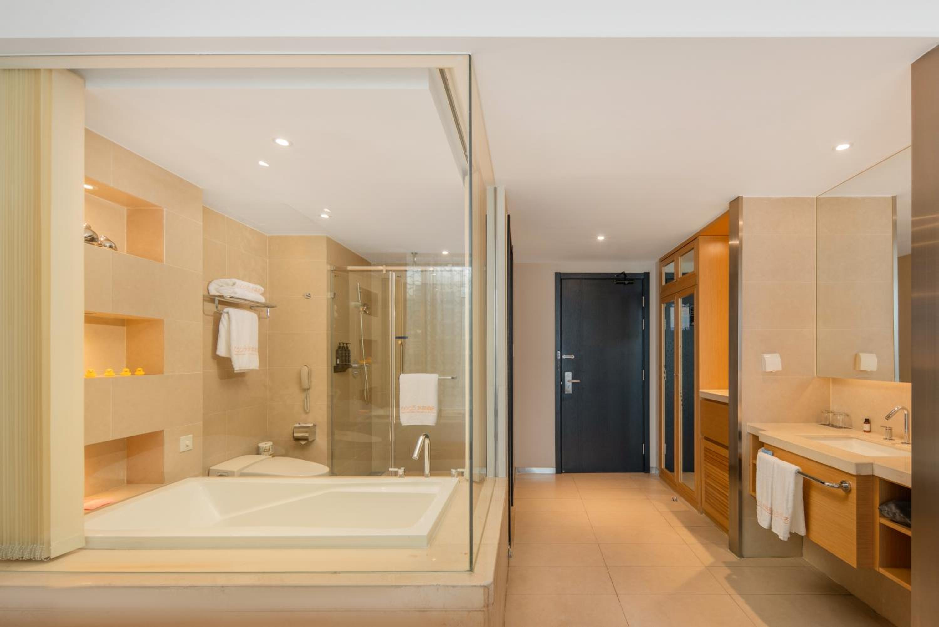 6698 Crystal Hotel (Hangzhou Sijiqing) 51/53