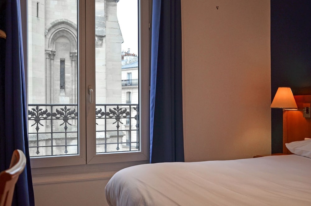 HOTEL DE LA PERDRIX ROUGE 26/71