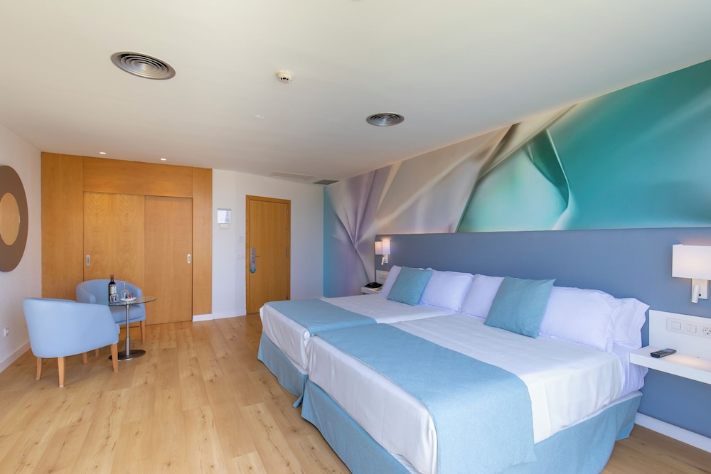 غرفة غراند بسرير مزدوج بإطلالة على المدينة بشرفة، Hotel BCL Levante Club and Spa - Adults Only 4/6