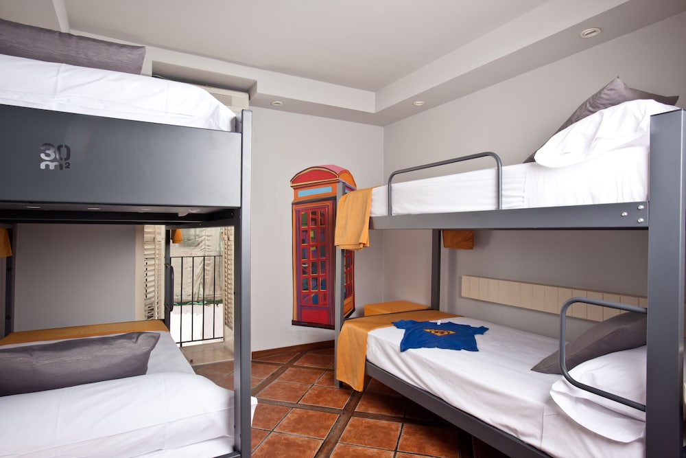 Hotel Ryans La Marina 11/69