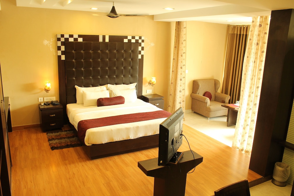 Surya Hotel 24/74