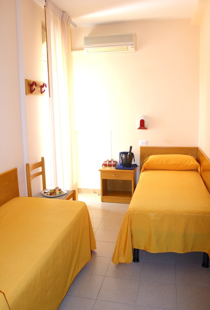 Hotel Cristalda 3/30