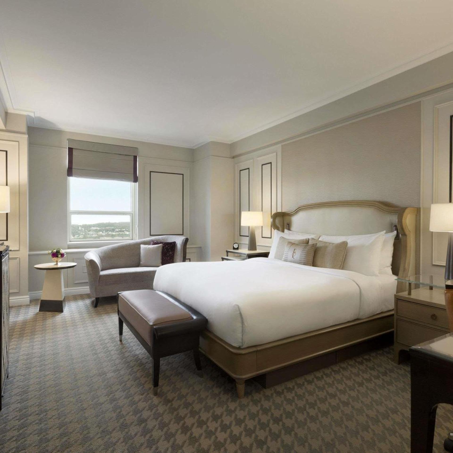 Fairmont Gold, King Bed, Queen Bed, River View