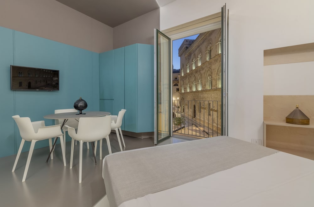 Five Place Design Suite & Apartments 42/58