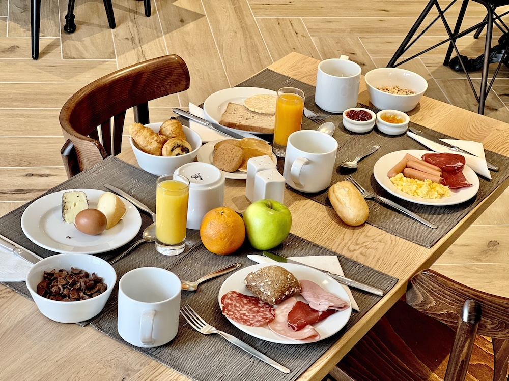 Hotel Holzer li 45/66