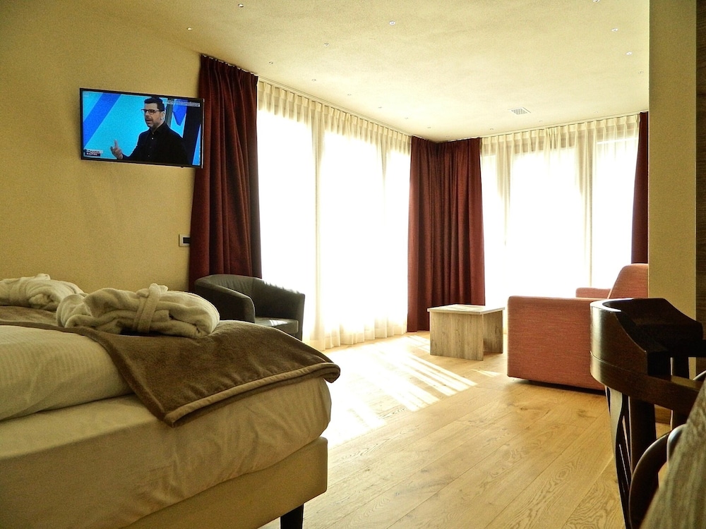 Alba Alpine Hotel 56/71