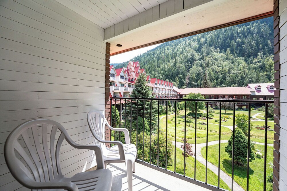 Three Valley Lake Chateau 28/60