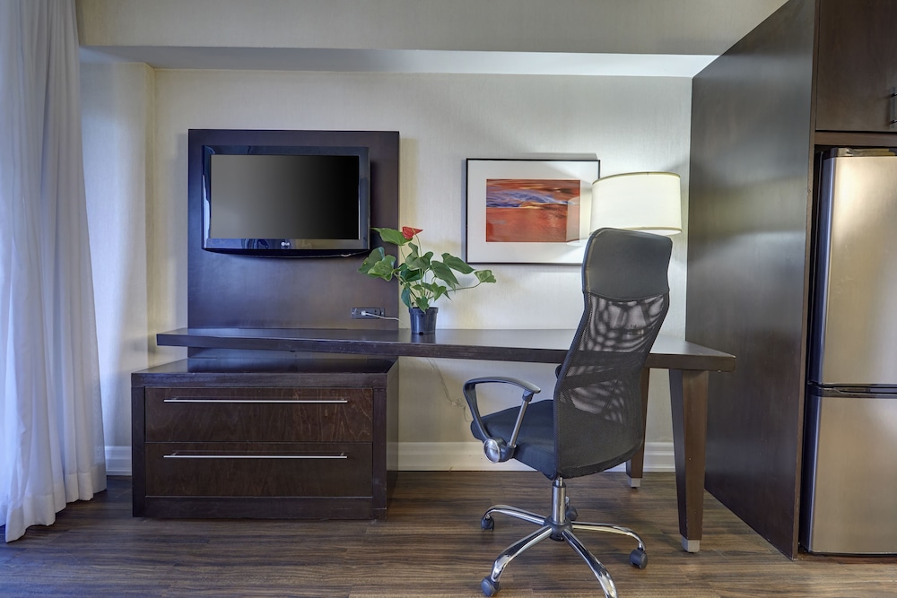 Town Inn Suites 42/44