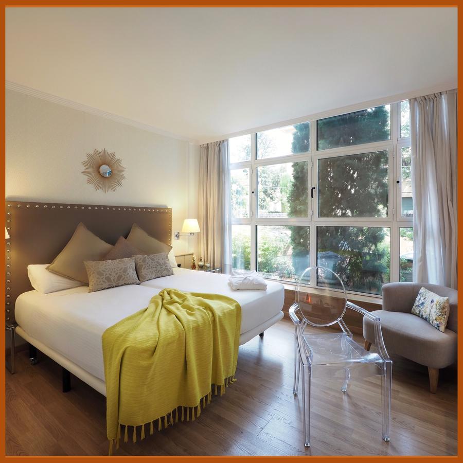 ROOM, QUADRUPLE