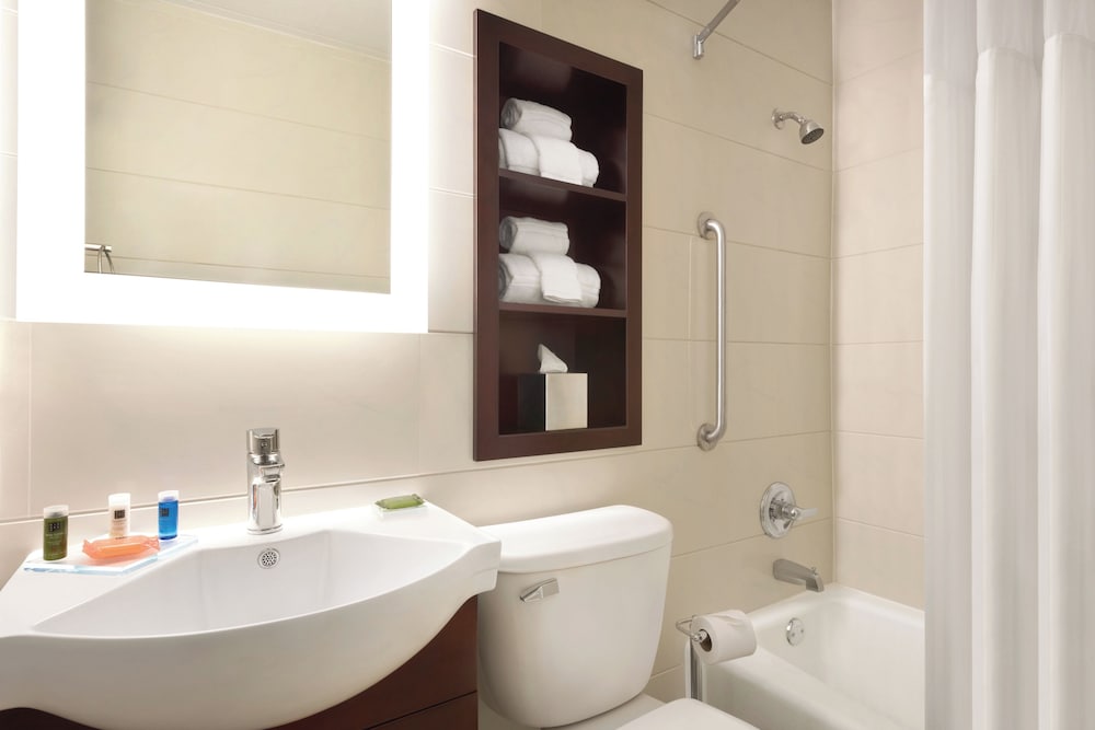 غرفة قياسية بسرير كينج، Holiday Inn Bloomington Normal 3/3