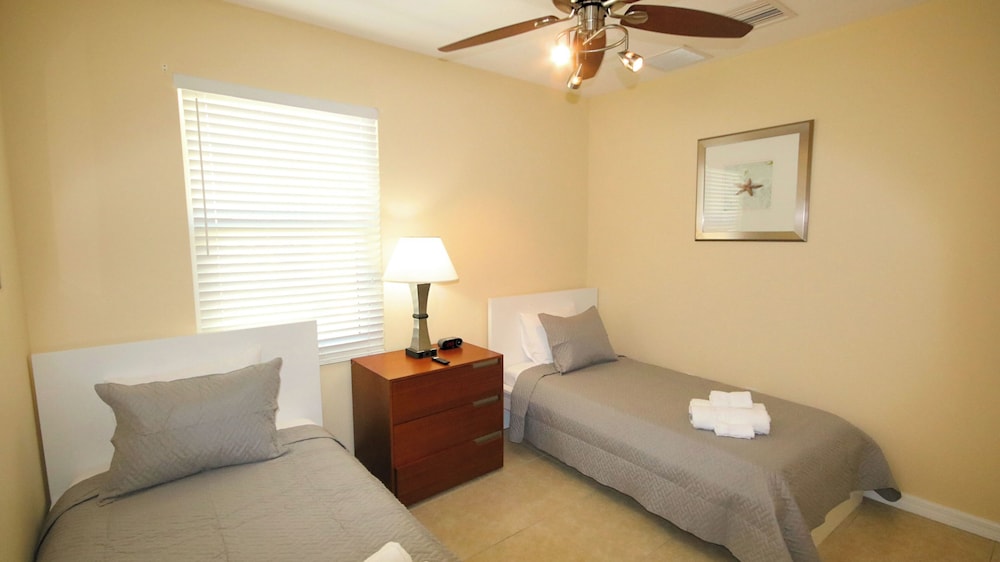 John's Pass Hotel 10/34