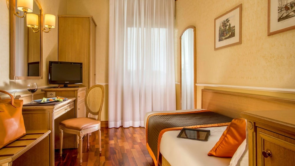 Santa Costanza Hotel 46/50