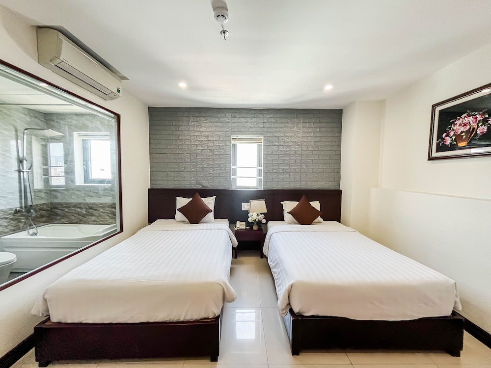 DELUXE, TWIN BEDS