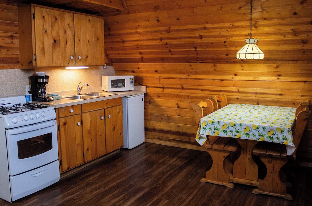 Arizona Mountain Inn and Cabins 7/50