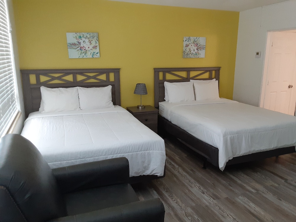 Sandalwood Beach Resort 8/27