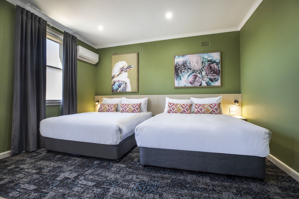Pritchards Hotel 17/63