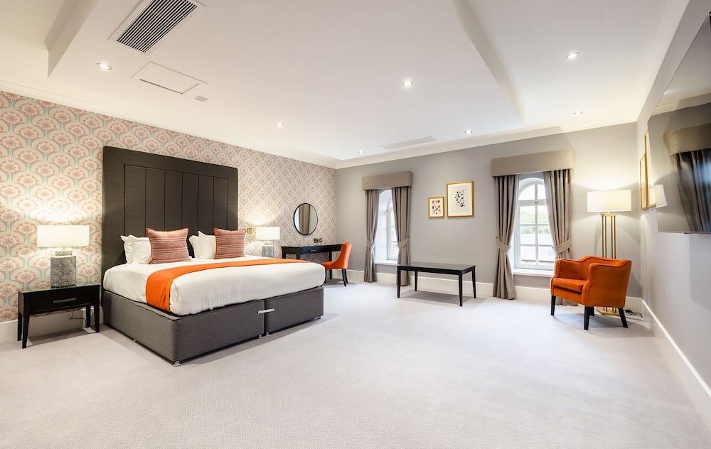 Castle, Resort, Deluxe, King Bed, Sofa