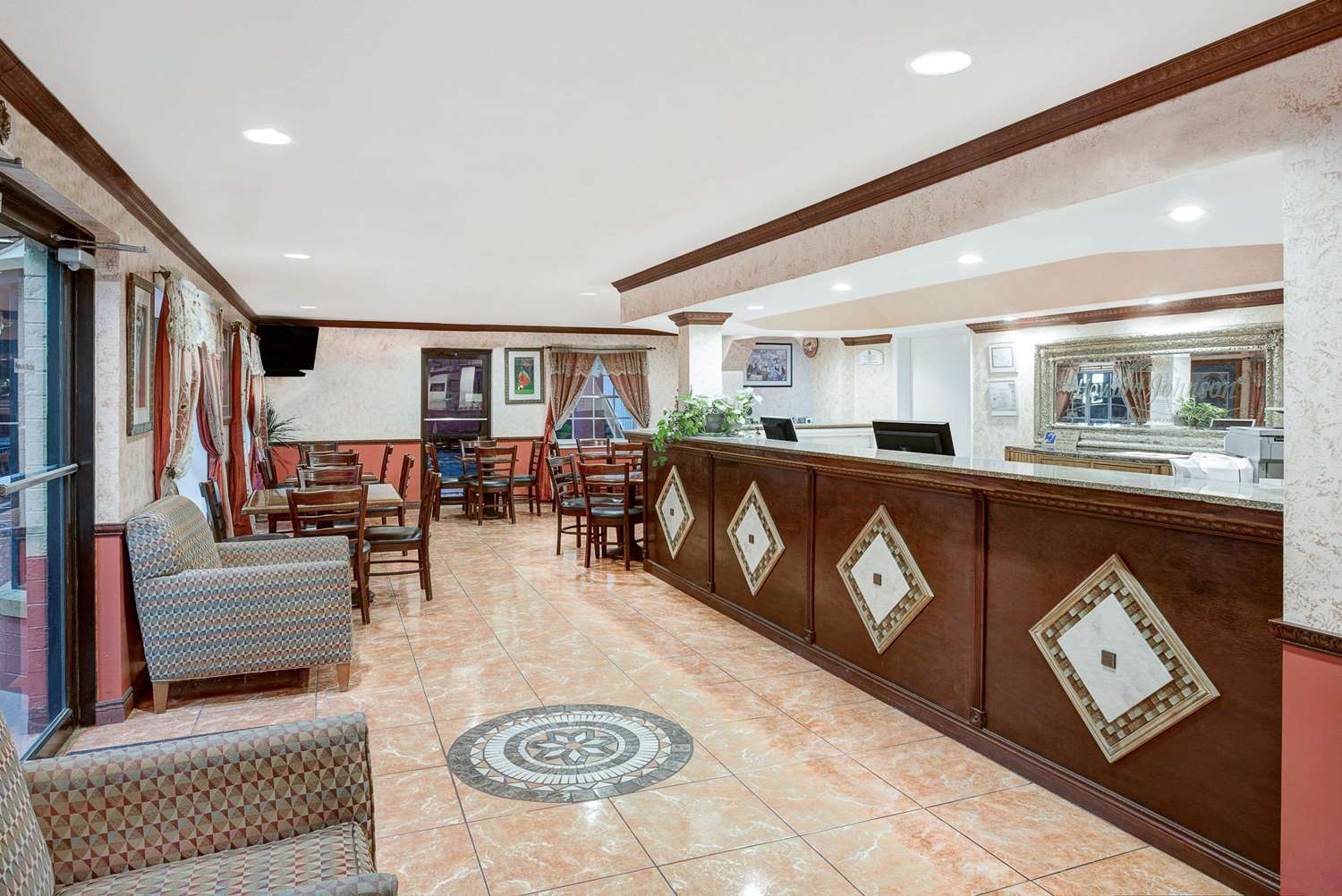 Howard Johnson by Wyndham Ft. Myers FL 16/22